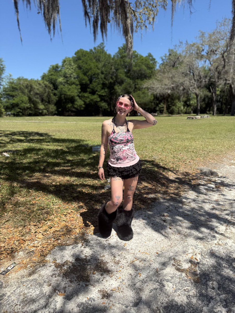 secret seller 🎀 tweet media