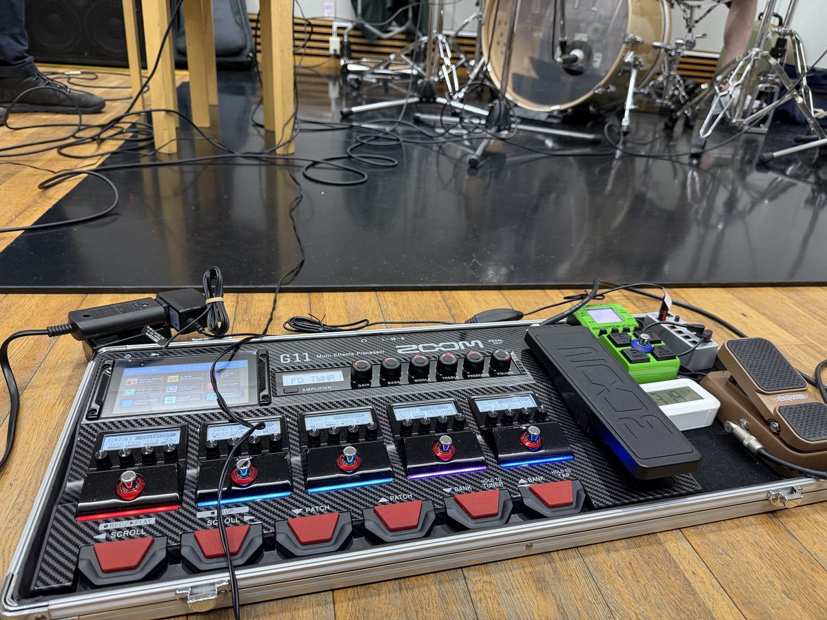 photosniper69's tweet image. レコーディング、お疲れ様でした🎸
腹減ったー🫠

#レコーディング
#Ibanez
#7弦 
#zoom