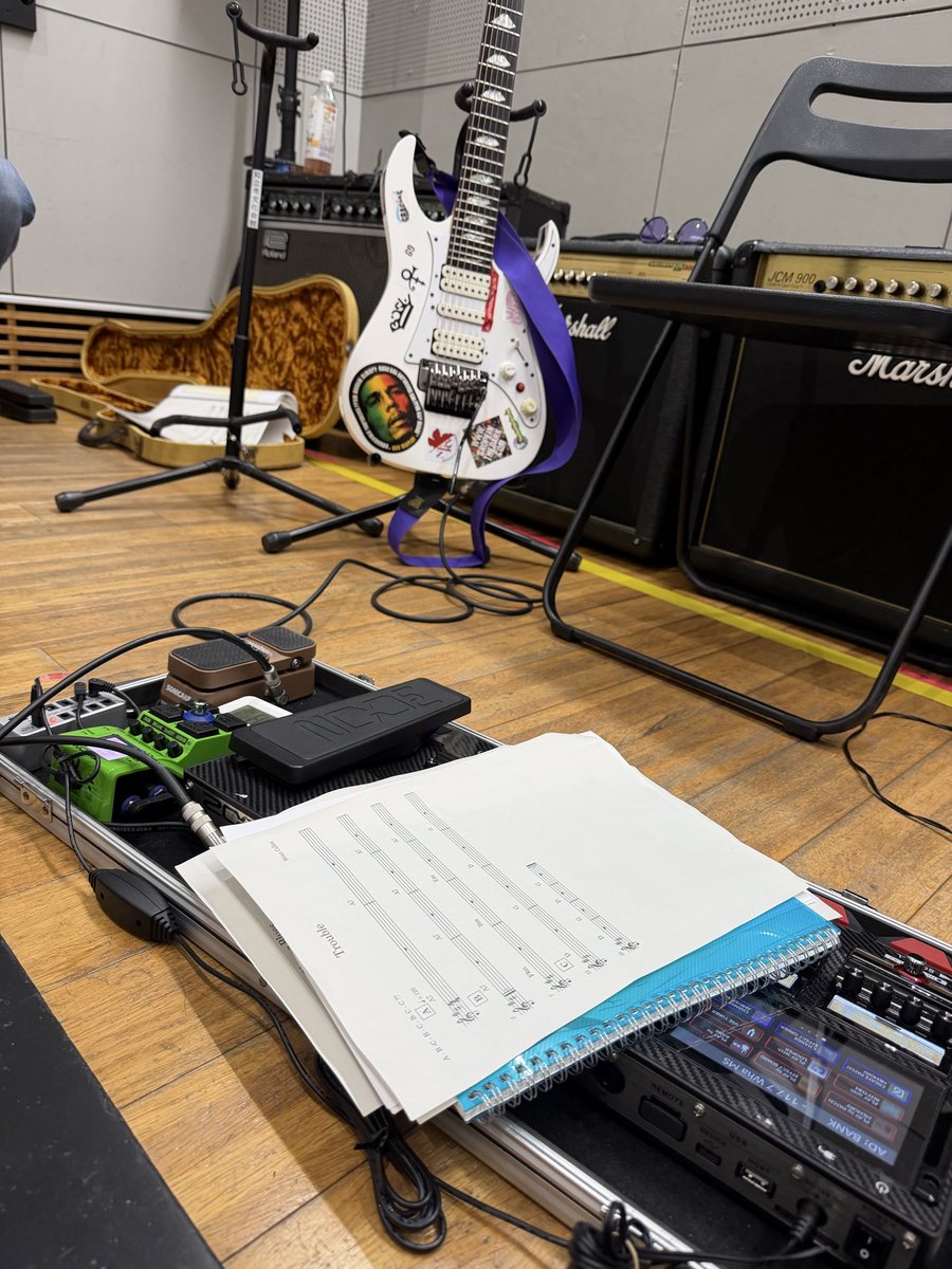 photosniper69's tweet image. レコーディング、お疲れ様でした🎸
腹減ったー🫠

#レコーディング
#Ibanez
#7弦 
#zoom
