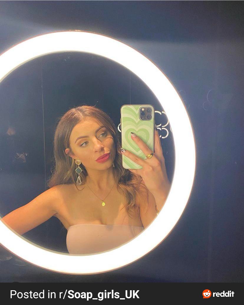 Sophie Bond (PARODY ACCOUNT NOT HER ) tweet media