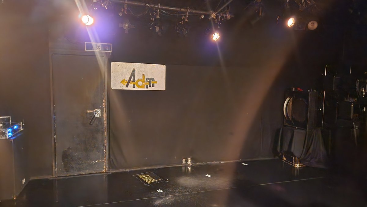 bislovedeath's tweet photo. 今日はここ

良いライブになる予感があって、早めにチケットを取っていた。
Finallyのヲタクさんのおかげで最前で観る事もできたり、ヲタクの判官贔屓があったとしても、EMPATHYのライブは良かった

また、ゼロ距離の小さい箱でやってほしいな。アイドルとオタクの一体感が本当に楽しい時間だった。 https://t.co/H4AxvnYDrv