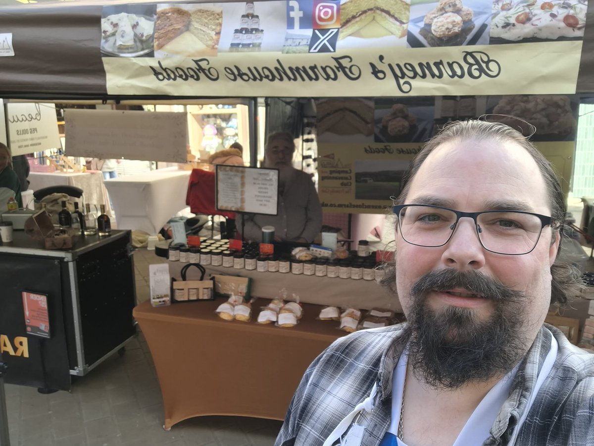 Barneysfarmfood's tweet image. All ready here in @VisitLeeds Briggate with Little Bird Markets from 11 till 5.
#barneysfarmhousefoods #leeds #yorkshire #littlebirdmade #baking #preserves #April2026 #homemade
