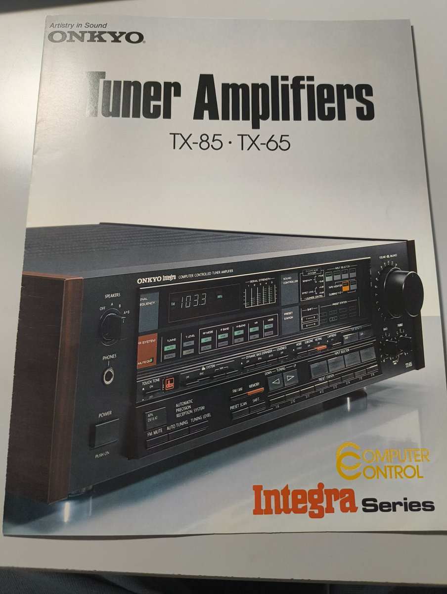 ONKYOlove817's tweet image. ONKYO Integra TX-85とTX-65というアメリカで売られたレシーバーのカタログを買いました。
たくさんのインジゲーターとボタンがかっこいいです！
85の方はdbxを搭載していてすごいです。

#ONKYO #オンキヨー #Integra