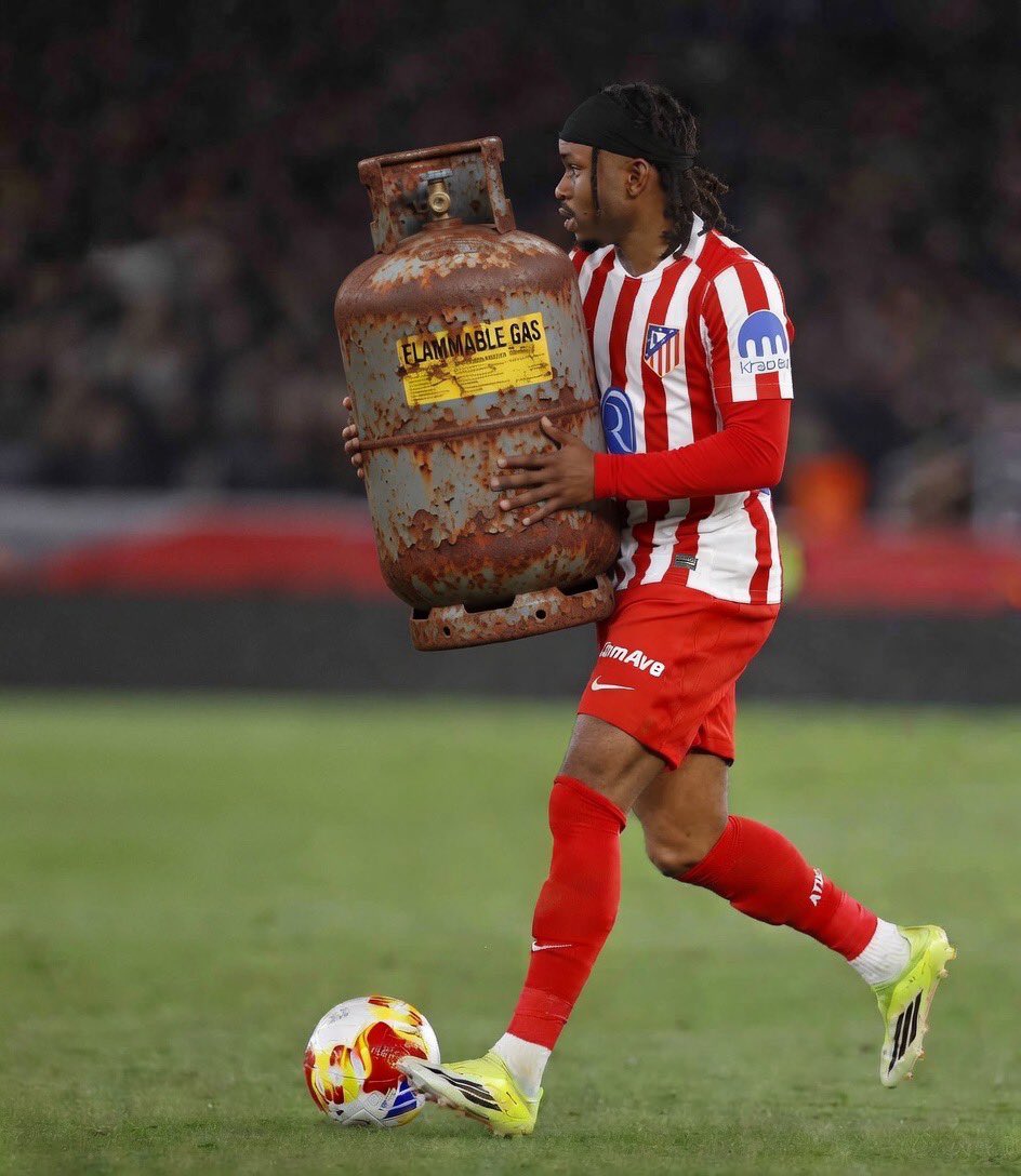 𝐂𝐇𝐀𝐑𝐋𝐄𝐒 tweet media