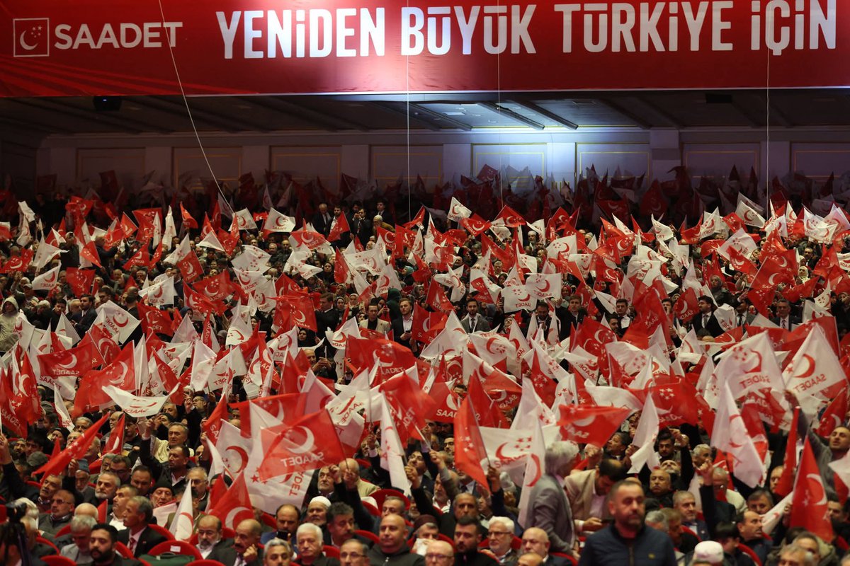 Ademsevinhan's tweet photo. #TürkiyeDivanı salonları ve alanları dolduran bir teşkilat 
#tümgücümüzle iktidara hazırız https://t.co/pQ1BSR99qM
