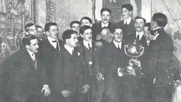 Títulos de Copa por millón de habitantes:

🥇12 - EUSKAL HERRIA
🥈5 - Aragón
🥉4 - Catalunya
🥉4 - C. de Madrid
4⃣ 1 - C. Valenciana
4⃣ 1 - Andalucía
4⃣ 1 - Baleares
4⃣ 1 - Galicia