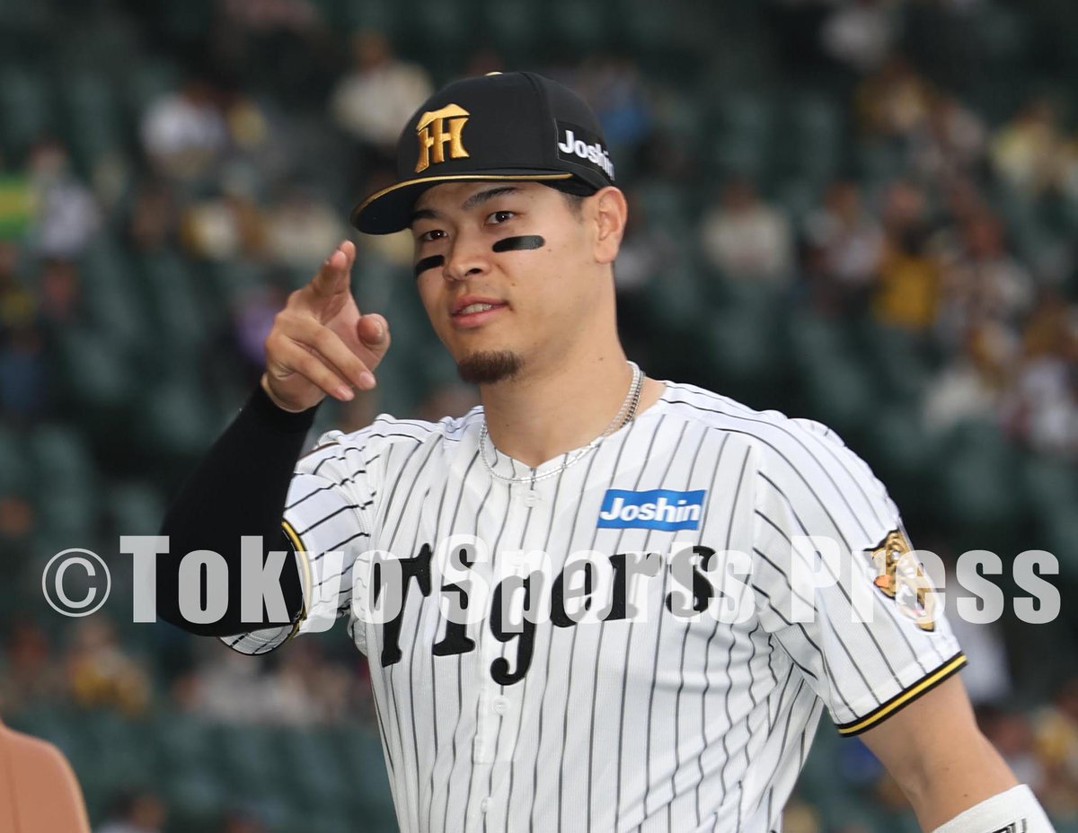 tospophoto's tweet photo. 【プロ野球】2026年4月19日
阪神X中日

今日のヒーロー
#湯浅京己 #近本光司 #佐藤輝明　
#ピカチュウ　

#タイガース #Tigers #阪神タイガース #東スポ https://t.co/1oVBtznaAL