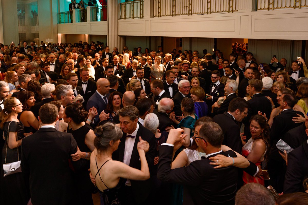 Dieser #Bundespresseball ist eigentlich nur peinlich, eine aus der Zeit gefallene Gesellschaftsrealsatire mit zweifelhafter Botschaft