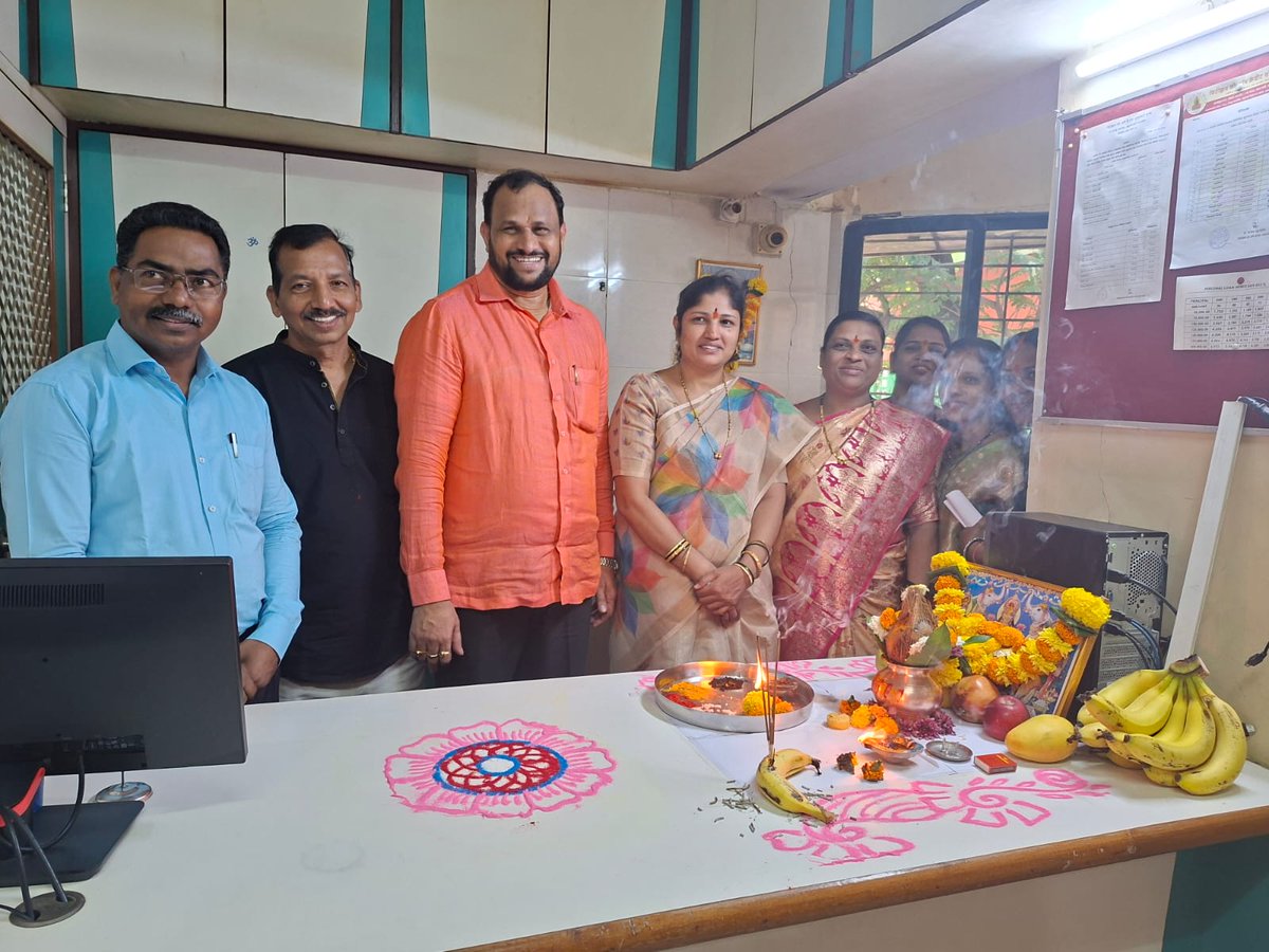 KrishnaDadu's tweet image. सिटीझन को-ऑपरेटिव्ह क्रेडिट सोसायटीच्या वर्धापन दिनानिमित्त आयोजित पूजेस उपस्थित राहून मनोभावे दर्शन घेतले.

या प्रसंगी संस्थेच्या सर्व पदाधिकारी व सहकारी कर्मचाऱ्यांना मनःपूर्वक शुभेच्छा दिल्या.🙏🏻

#पूजा #pooja