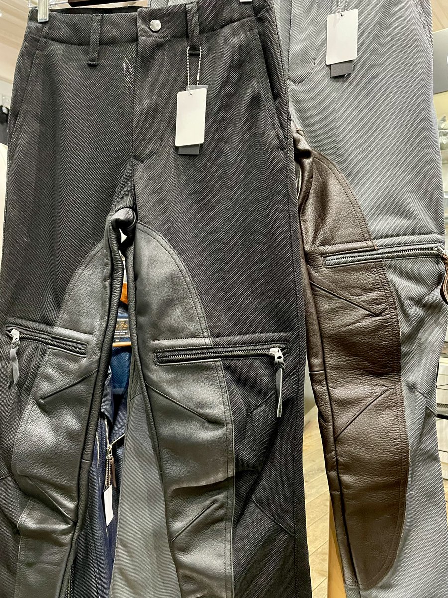 shippo_ya's tweet image. やはり早いです💦

入荷したばかりのヒードガードメッシュパンツ。

ブラック/46が早くも欠品となりました。

気になっている方はお急ぎくださいませ〜

#MaxFritz
#MaxfritzNAGOYA
#マックスフリッツ
#マックスフリッツ名古屋