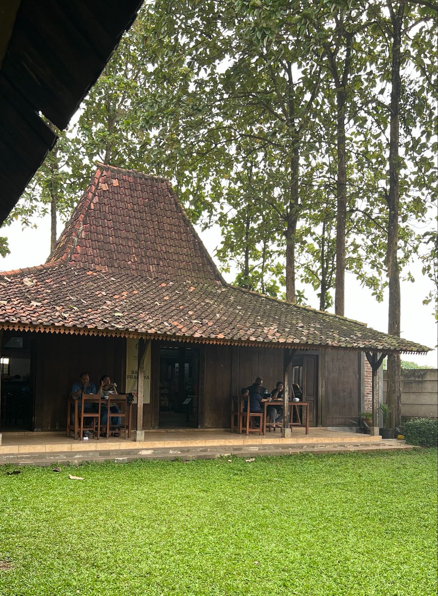 TxtdariUGM tweet media