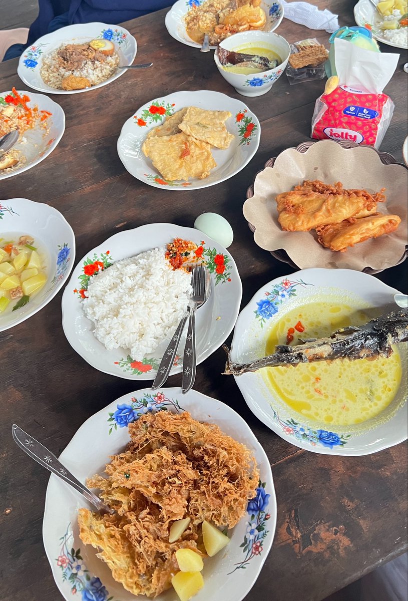 TxtdariUGM tweet media