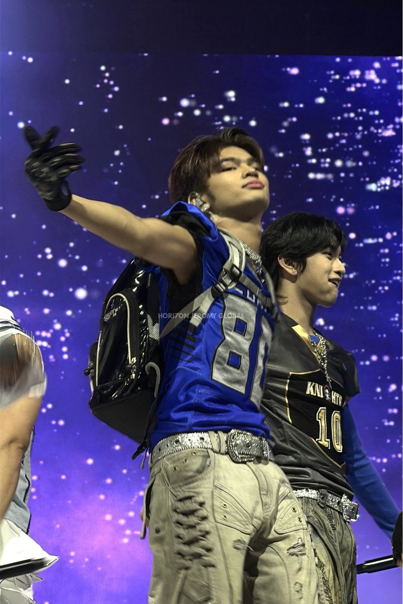 [PHOTOS] ROUND FESTIVAL DAY TWO

Jeromy snapshots while performing their intro performance on Round Festival Day Two!

HORI7ON FLIES AT ROUNDFEST

#HORI7ON_LightsUpROUND2026
#HORI7ON #JEROMY
#HORI7ON_JEROMY