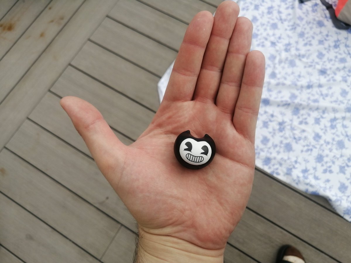 JACEUR12343's tweet image. I'm having a sort of yard sale at home. And guess what I found when I was sorting through my old things? I'm keeping it; who knows, maybe it will bring me happiness, or maybe it just makes me feel like I'm locked in a cage. #BENDY