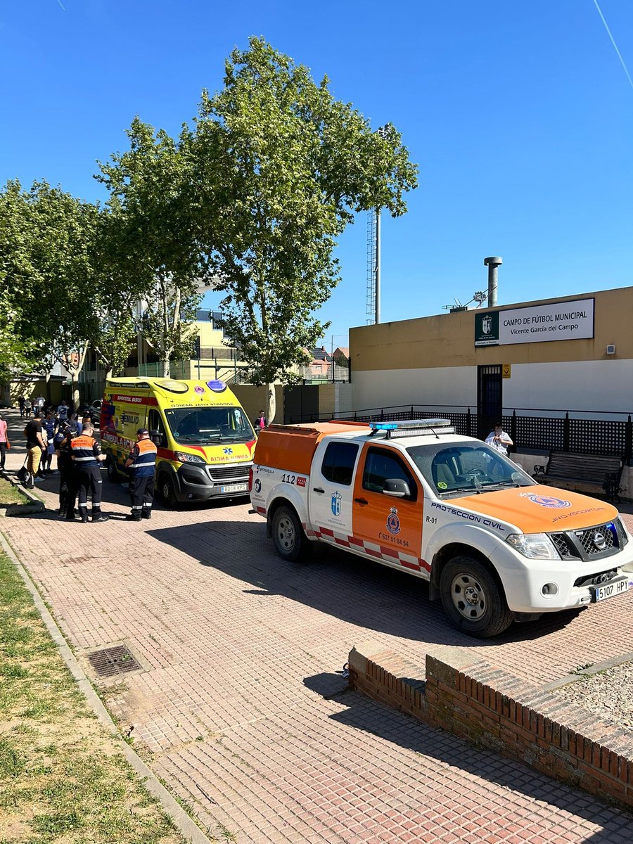 PCivilVelilla's tweet image. Nos activa #Particular por adolescente de 15 años en #ViaPublica

Tras valoración rechaza traslado quedando a cargo de sus progenitores. 

Continuamos OPERATIVOS durante todo el día. 
☎️ 637 51 84 54  / 112