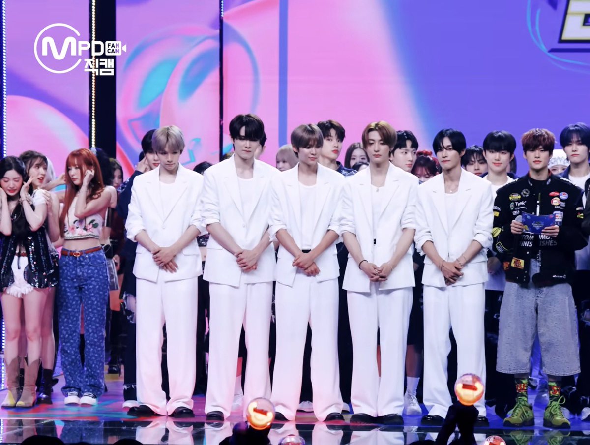 fluffymoody tweet media