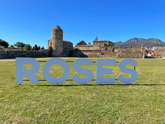 VeroSinmapa's tweet image. #NUEVO 🚘 Si estás pensando en la #CostaBrava, ¡guarda esto!

🗺️ #Roses es un DESTINAZO. Descubre los mejores planes, calas escondidas y rutas de senderismo con vistas de infarto y más...

👉🏻 Aquí te dejo la guía completa para organizar tu escapada: sinmapa.net/que-ver-en-ros…