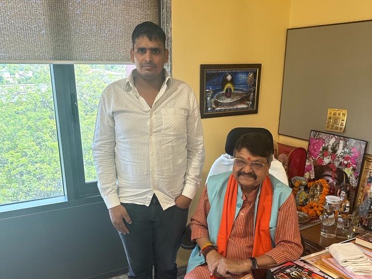 कुशल संगठक, प्रखर वक्ता, सफल प्रशासक भाजपा के पूर्व राष्ट्रीय महामन्त्री एवं मध्यप्रदेश सरकार के बरिष्ठ मंत्री आदरणीय श्री <a href="/KailashOnline/">Kailash Vijayvargiya</a> जी आपको जन्म दिवस की हार्दिक शुभकामनाऐ। 

आपके सुदीर्घ जीवन व उत्तम स्वास्थ्य की देवाधिदेव महादेव से कामना करते है।