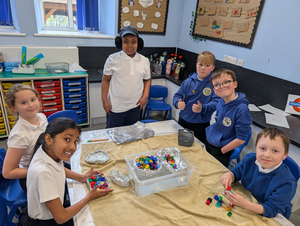penrhiwceibr's tweet photo. Exploring forces and buoyancy #ImmersionDay #DosbarthLaurel https://t.co/4RMF8K7N7d