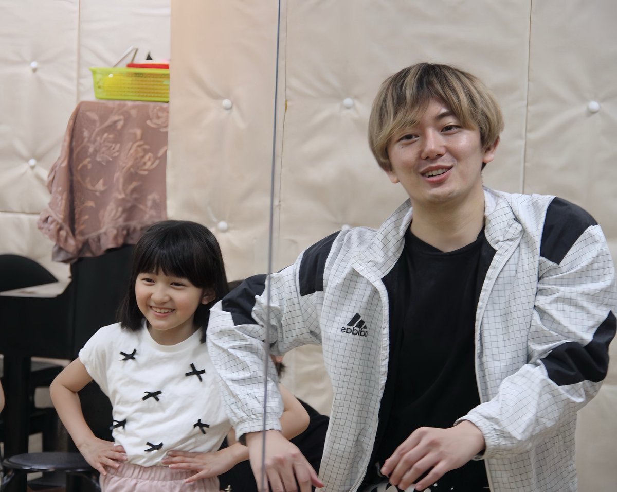 M_music39's tweet image. ///
「📣室将也さんダンスWS開催📣」
\\\

本日、室将也さんにワークショップを開催していただきました💫

第1部は「勇気100%」🎵

第2部にはHIP HOPダンス◎

たっぷり3時間教えていただきました✨

そして室 将也さんの舞台‼️
#complex 
5/14よりABCホール(大阪)
博品館劇場(東京)で上演いたします💫