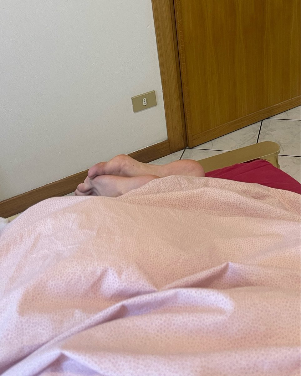 Morning fags

Just woke up, phone’s in my hand
Make this Sunday interesting for these stinky feet