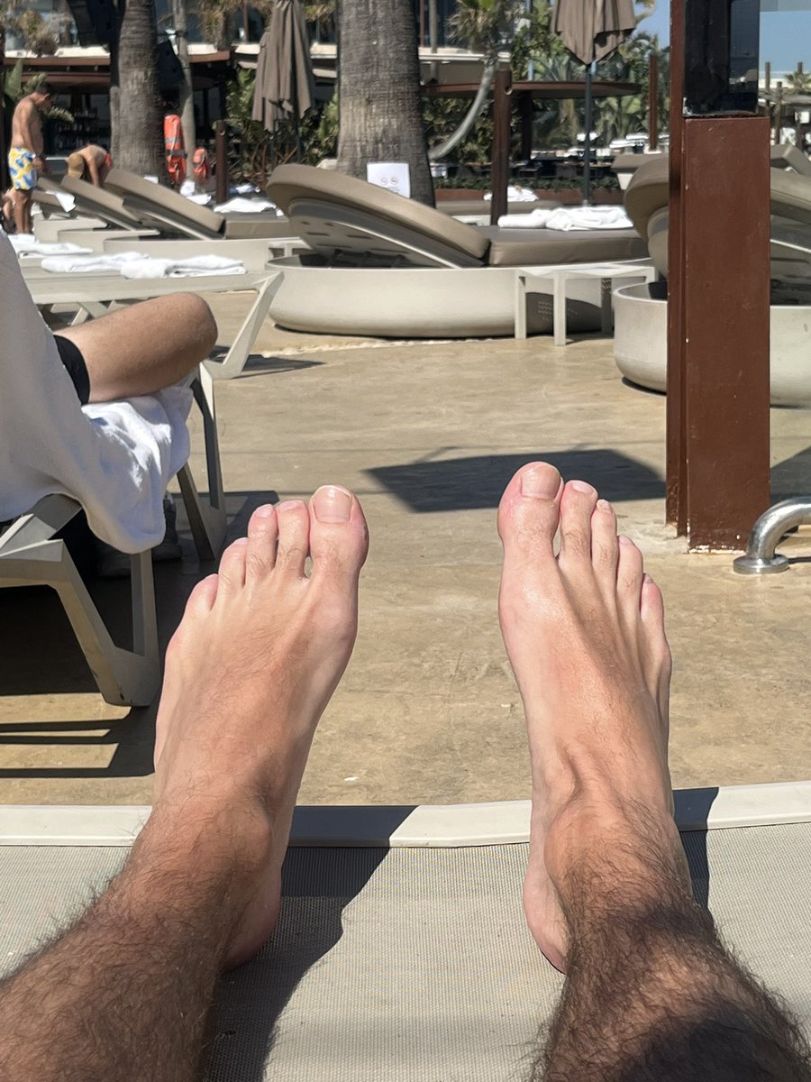 Top of my soles have you weak, I’m laid in the sun and your laying for my tab.