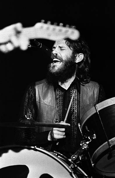 Robbie☮️🏳️‍🌈 tweet media