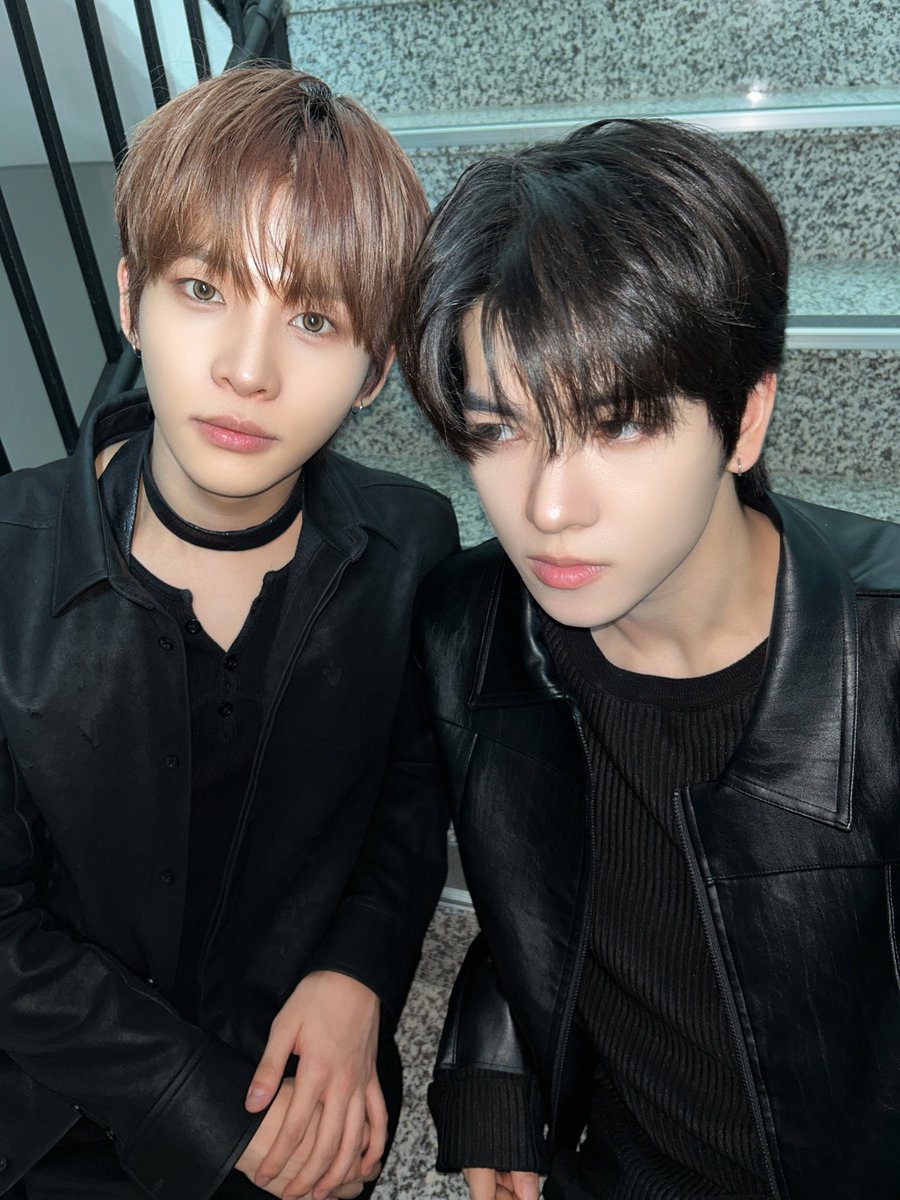 [#YORCH]
매니저님 온다 과자 숨겨! 🫢
#POW #파우 #요치