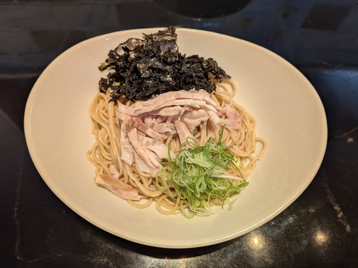 aalVn3qpXQ7WZkj's tweet photo. 北本市のFishmenさんの煮干しそば🍜と和え玉🍜です😊
昨日ポストするのを忘れてました😅
#北本市
#Fishmen
#寿製麺よしかわ https://t.co/i6aQ6m3ZIY