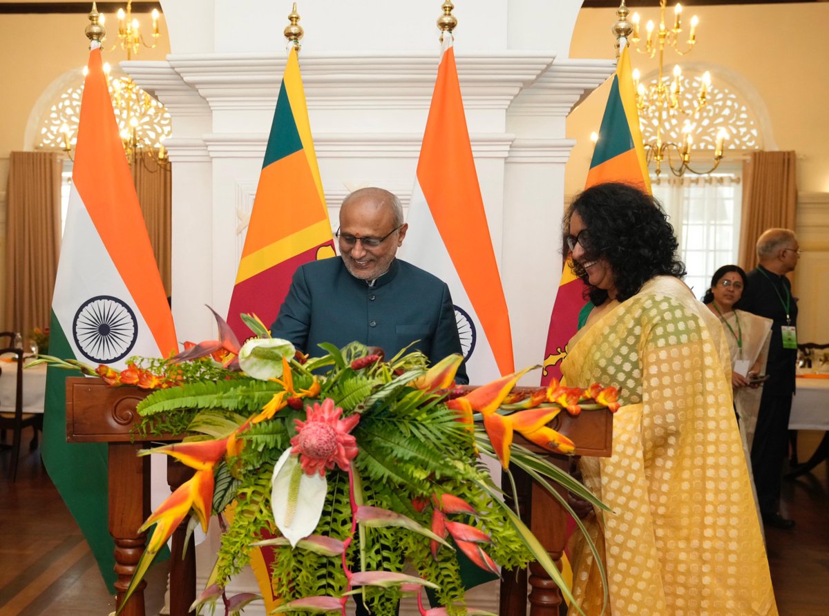 airnewsalerts's tweet image. Prime Minister of #SriLanka Dr. Harini Amarasuriya hosts a luncheon meeting for the Vice President C. P. Radhakrishnan (@CPR_VP), at the official residence of the Prime Minister, Temple Trees, in Colombo.

Both leaders shared the civilizational heritage of the two countries and