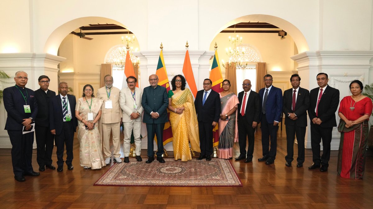 airnewsalerts's tweet image. Prime Minister of #SriLanka Dr. Harini Amarasuriya hosts a luncheon meeting for the Vice President C. P. Radhakrishnan (@CPR_VP), at the official residence of the Prime Minister, Temple Trees, in Colombo.

Both leaders shared the civilizational heritage of the two countries and