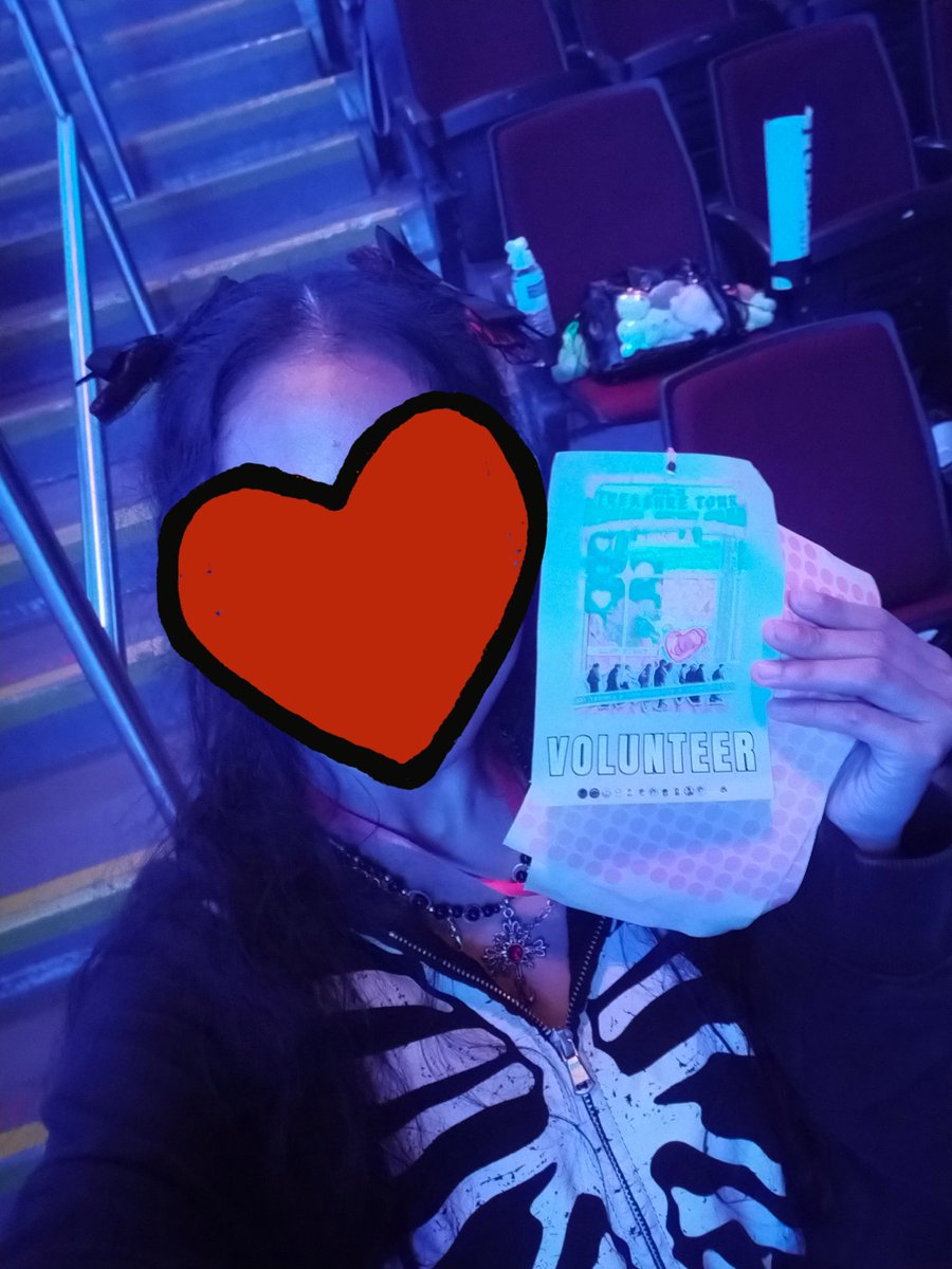 yoru よる tweet media