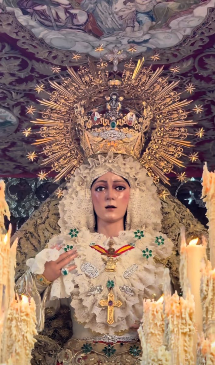 detiene los tiempos con solo una mirada.
<a href="/Hdad_Macarena/">Hermandad de la Macarena</a>
Feliz domingo, cofrades.