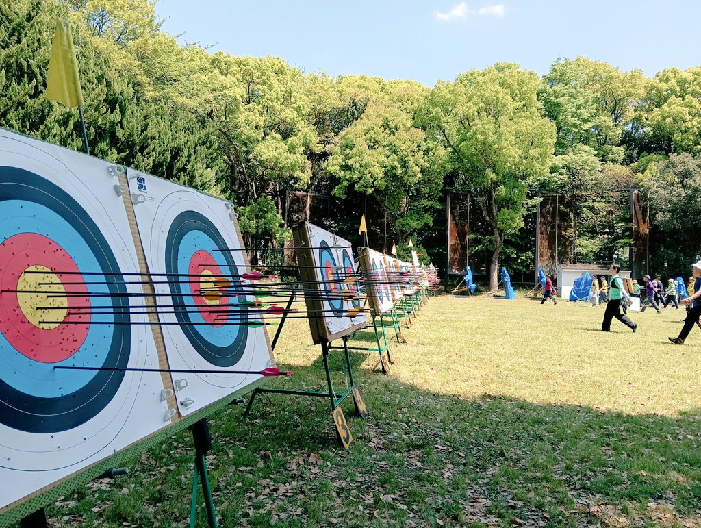 archery_jp's tweet photo. 本日、第34回北ブロック交流会アーチェリー競技会！豊島区担当編🏹

春はいずこ…暑い熱い1日となりました💦

レクリエーションで時間がかかり、矢取りの合間に片付けを行ったりと、利用時間ギリギリで終われました✨皆さん、ご協力ありがとうございました！

来年は北区担当👍️

#アーチェリー https://t.co/3qPQfXmKCB