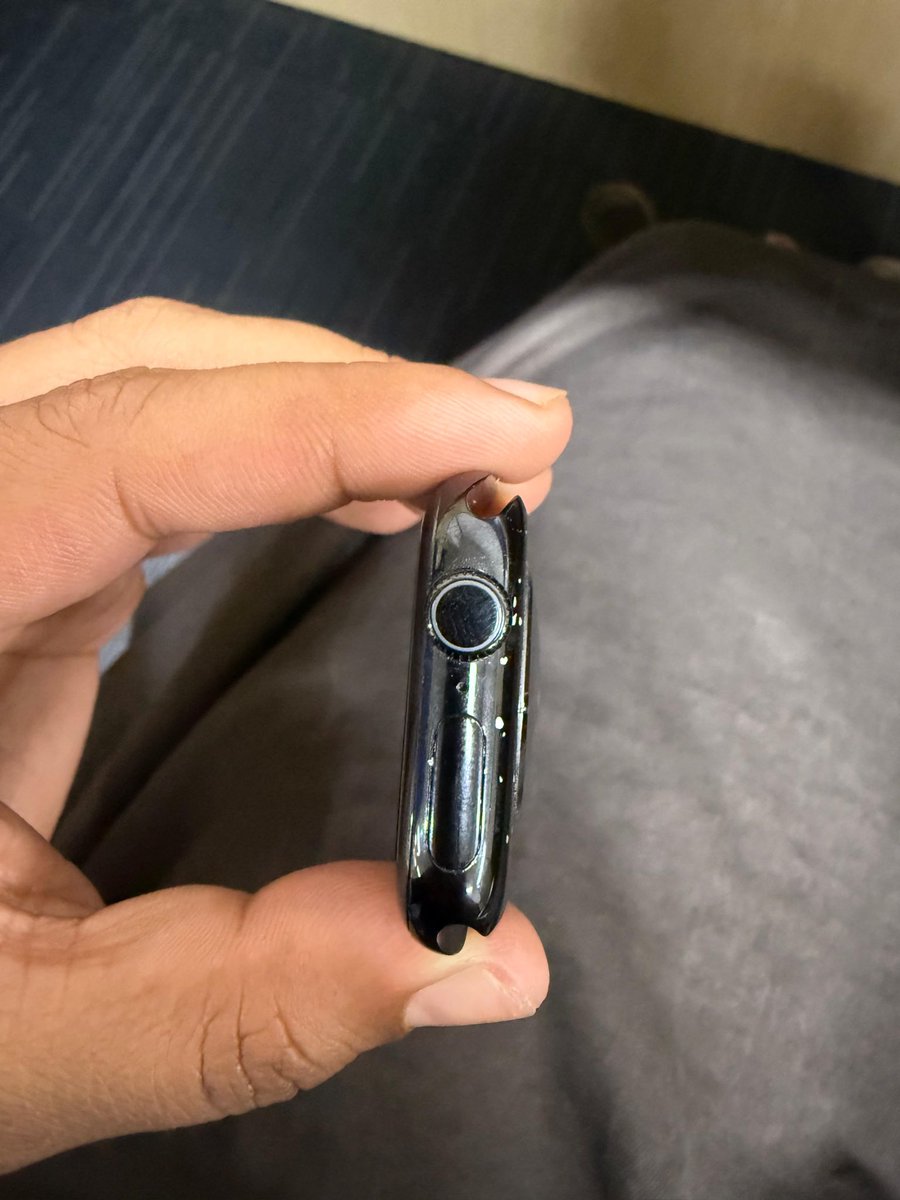 AkashCh19034967's tweet image. Is this the premium quality @Apple is known for? My Apple Watch Series 10 is severely peeling and bubbling! Purchased from @UnicornAPR, and this level of degradation? massive manufacturing defect. I need a replacement ASAP! @AppleSupport @tim_cook @Apple
#AppleWatch #AppleSupport