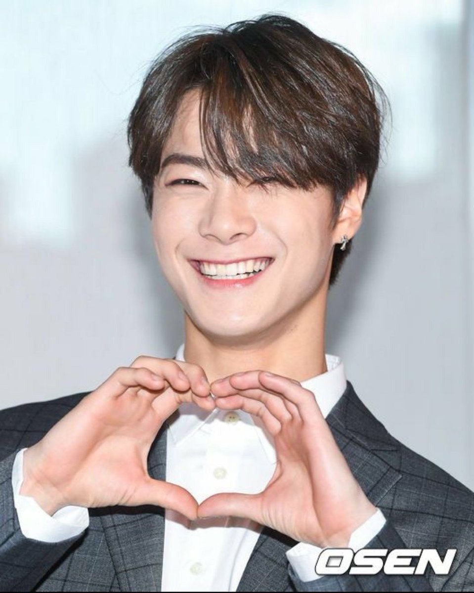 brasilchaeunwoo's tweet image. 🌙 가장 아름답고 특별한 추억을 주셔서 감사합니다 🌙 

#아스트로 #ASTRO
#아로하 #AROHA
#문빈 #MOONBIN
#우리는당신이그리워요 
@offclASTRO @ASTRO_Staff