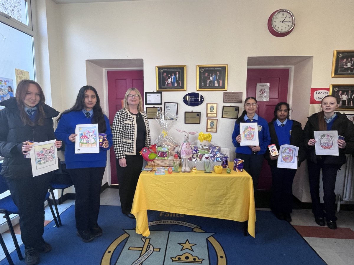 MeanscoilMhuire's tweet image. 🌸🐣 Meán Scoil Mhuire Easter Colouring Competition Winners 🐣🌸 A huge congratulations to all our fantastic winners! Prizewinners pictured below with Ms. Cullen, Principal. Maith sibh a chailíní!🍫🐰
#springvibes #easterbunny #NewBeginnings @Longford_Leader @CeistTrust