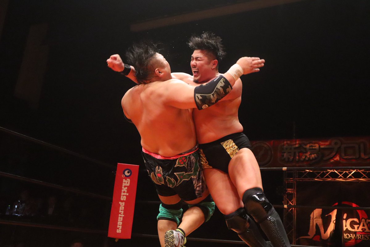 n_p_w_official's tweet photo. 試合結果📣
【4.19村上市民ふれあいセンター大会】

▼メインイベント
「三幸製菓株式会社presents
新潟ヘビー級選手権試合30分1本勝負」
(第6代王者)
○土肥こうじ
vs
(挑戦者)
●GAINA

16分52秒
ヒトゴロシラリアット→体固め
※土肥が2度目の防衛に成功

#新潟プロレス https://t.co/65zBR8vhZz