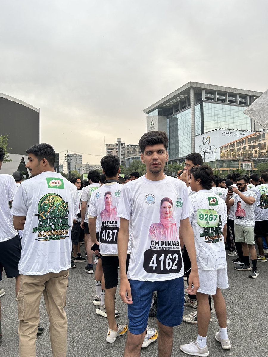 Cheemak64's tweet image. کیا زبردست ایونٹ تھا! 🔥
CM Punjab National Marathon &amp;amp; Cycling Race میں آج رنرز اور سائیکلسٹس کی بڑی تعداد نے دل خوش کر دیا۔
الحمدللہ ہاف میراتھون مکمل! 💪

#RunningCommunity #CyclingLife #PunjabSports #MarathonVibes #StayFit