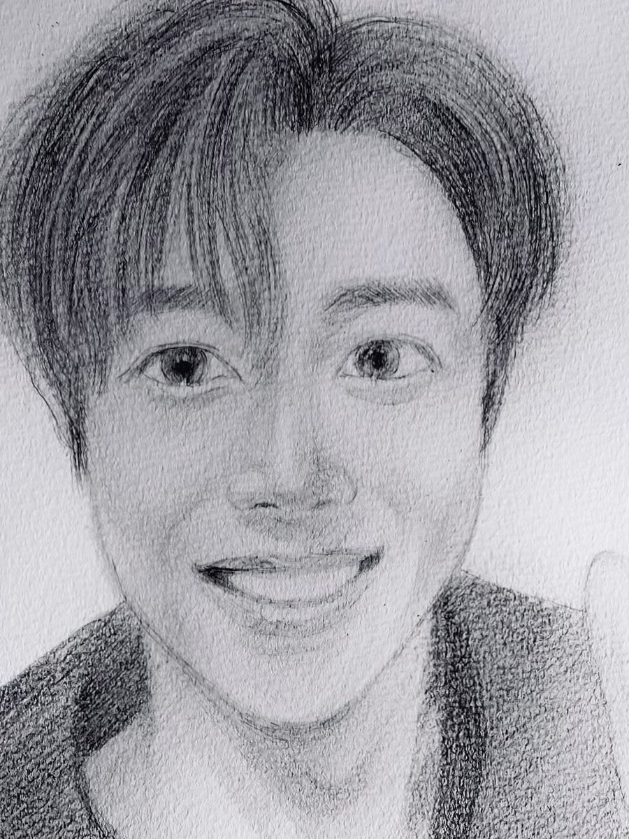 アルバムは予約して、リリースイベント抽選にも応募して…ミッションは以上。笑　あとは当日を待つばかり。結果はどうあれ待つときのウキウキ感が好きなんだな。アルバムの中の写真かっこいいから拡大して見たいな。笑