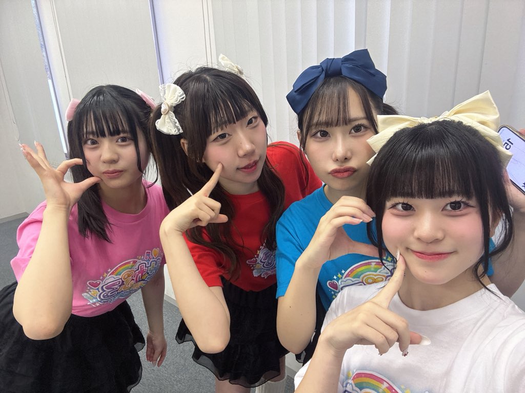 うる tweet media
