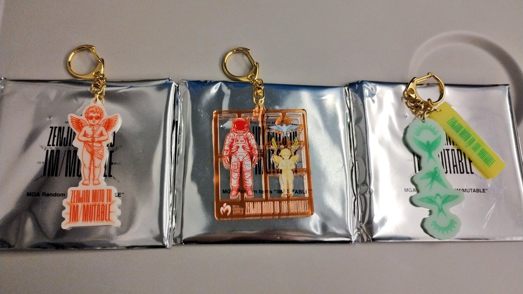 nyc_xui's tweet photo. グッズ交換

譲）アクリルキーホルダーE.J.I（画像1）

求）アクリルキーホルダーB（画像2）

郵送トレのみです📮
お気軽にお声がけください🚀✨

Mrs. GREEN APPLE  ミセス グッズ交換
ゼンジン イミュータブル ランダムアイテム イミュ https://t.co/0fLUfxzWxE