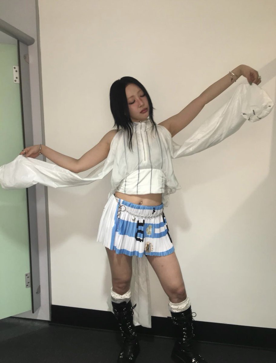 YVES_BRASIL's tweet image. (3/5)

#YVES #이브 #NAIL @Yves___official