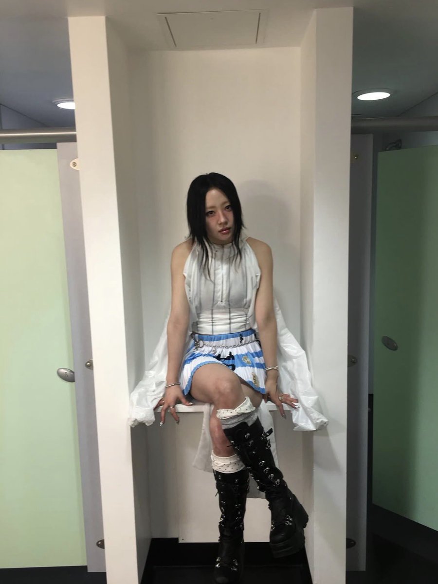 YVES_BRASIL's tweet image. (4/5)

#YVES #이브 #NAIL @Yves___official