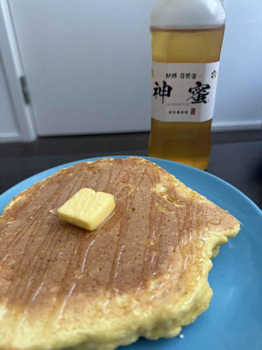 口内炎が上唇にできて生活に苦戦してます🤣
ビタミン飲んだりしてるけど治らない😡
お豆腐入りホットケーキ🥞
地元のはちみつ🍯
一枚でお腹いっぱいになるボリュームでした🤤
みなさん今日もお疲れ様です❣️