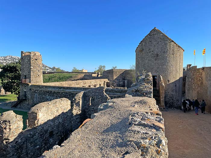 VeroSinmapa's tweet image. 🐙Si estás pensando en la #CostaBrava, ¡guarda esto!

🤗 #Roses es un DESTINAZO. Descubre los mejores planes, calas escondidas y rutas de senderismo con vistas de infarto y más...

📍 Aquí te dejo la guía completa para organizar tu escapada 👉🏻 sinmapa.net/que-ver-en-ros…