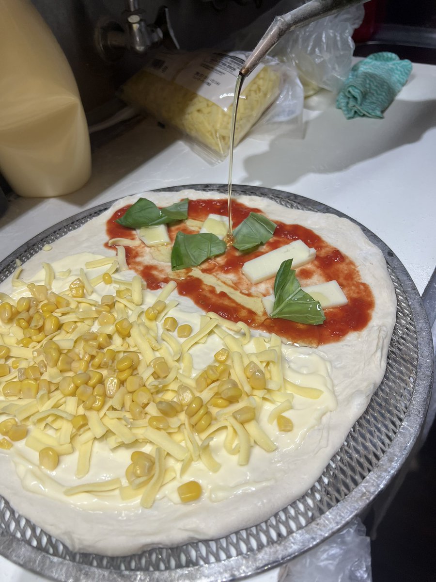 kamata_fooqoo's tweet photo. 本日生地切れの為、ピザの販売は終了致しました🍕また次回宜しくお願い致します✨

#東京　#大田区　#蒲田　#銭湯　#公衆浴場　#福の湯　#蒲田福の湯　#ピザ　#自家製ピザ　#オーガニック https://t.co/b4DBxsCB4y