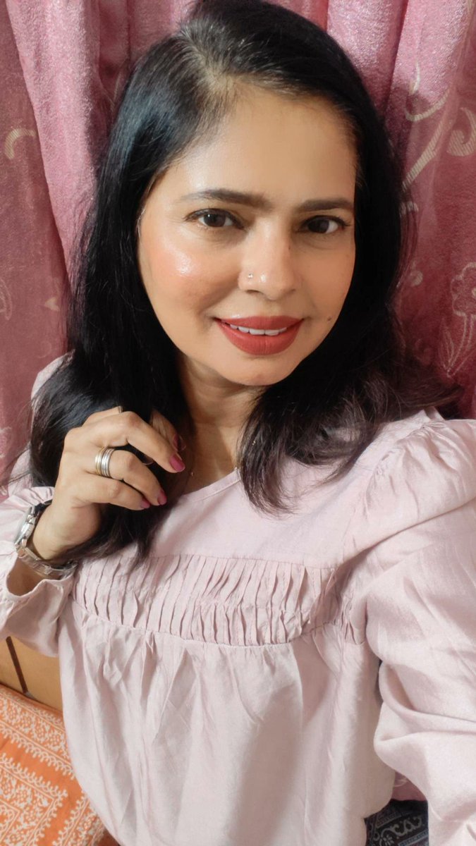 Sushymoo's tweet image. "डिग्रियां तो सिर्फ आपकी पढ़ाई का रसीद होती हैं,असल शिक्षा तो आपके व्यवहार और संस्कारों में झलकती है। 📚✍️

#Thoughtoftheday #Educacion