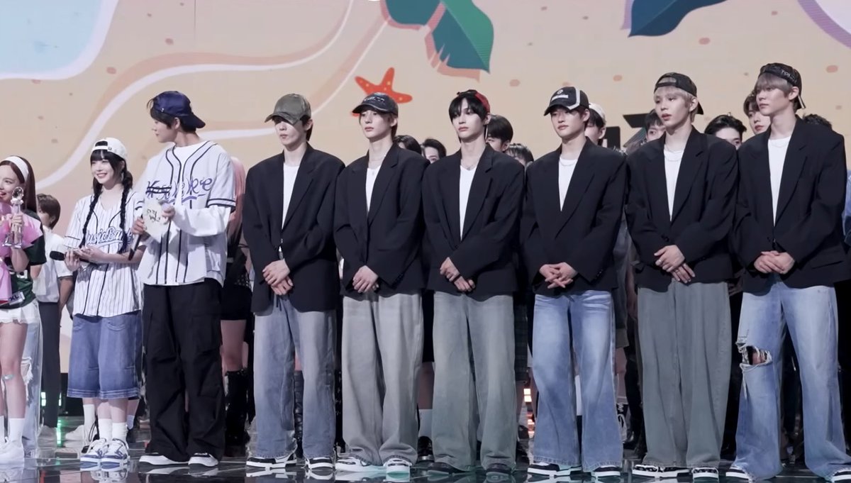 BitterHazel tweet media