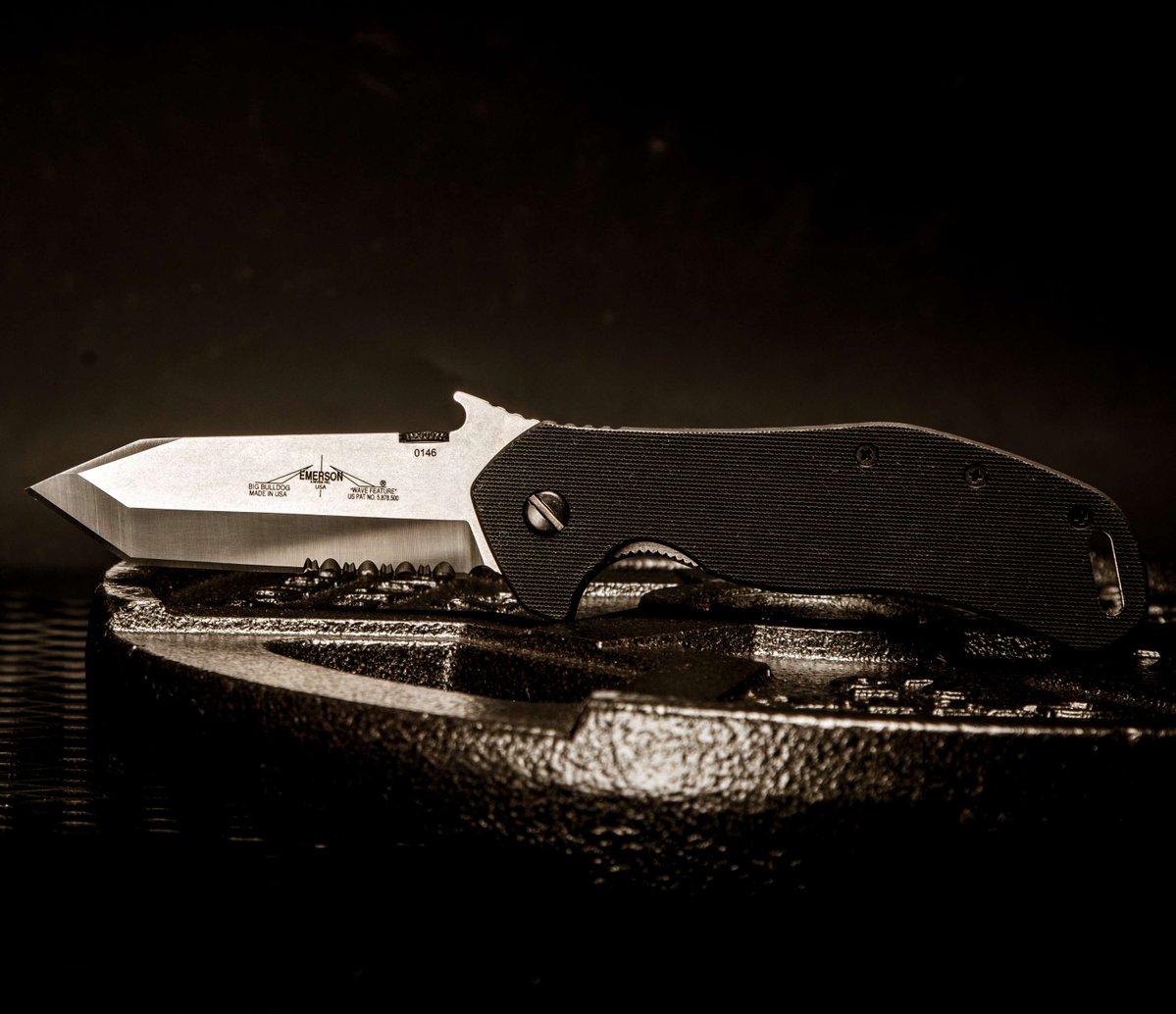 Emerson_knives's tweet image. The bulldog always sells out immediately. Gonna need to do another run soon! 

Photo by @basecamplife
#EmersonKnives #Bulldog #EveryDayCarry #MadeInAmerica #HardUse #NoCompromise